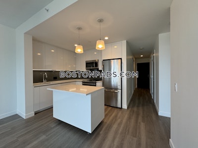 West End 1 Bed 1 Bath + Den Boston - $9,143