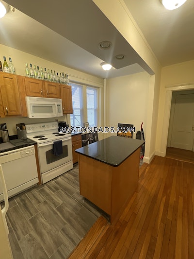 Fenway/kenmore Sunny 2 Bed 1 bath available NOW on Park Dr in Fenway! Boston - $3,450