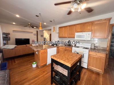 Lower Allston Spacious 3 bed 2 bath available NOW on Aldie St in Boston!  Boston - $3,500