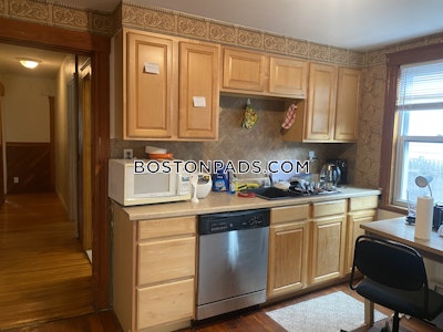 Somerville 4 Beds 2 Baths  Tufts - $4,500