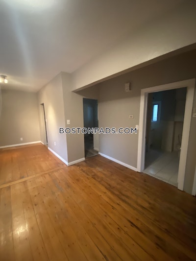 East Boston Renovated 2 Bed 1 Bath available NOW on Frankfort St in East Boston! Boston - $2,750