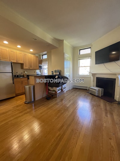 Fenway/kenmore Awesome 1 bed 1 bath with laundry on site! Boston - $3,400