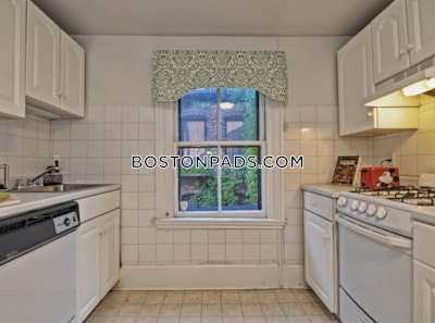 Beacon Hill 1 Bed 1 Bath on Charles St. in Beacon Hill Boston - $3,100