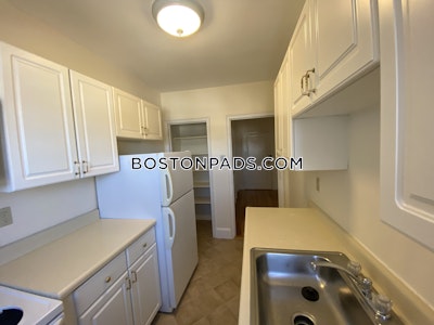 Watertown Beautiful large studio 1 bath  Located in Watertown on Belmont st. - $2,300 No Fee